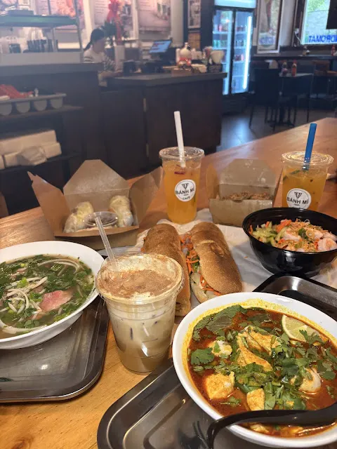 Banh mi Cafe